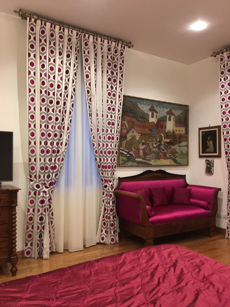 ローマにあるコンテンポラリースタイルのおしゃれな寝室