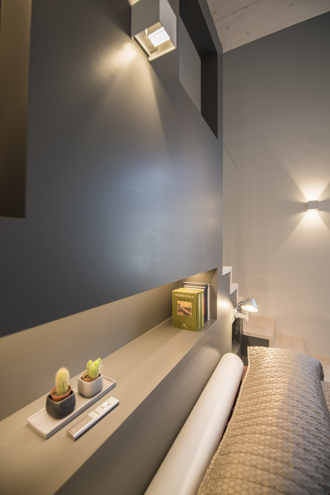 Foto de habitación de invitados minimalista de tamaño medio con paredes blancas, suelo de baldosas de porcelana, suelo gris, madera y madera