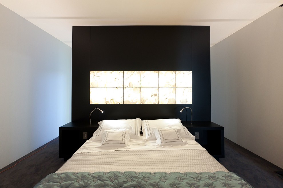 Inspiration for a contemporary bedroom in Florence.