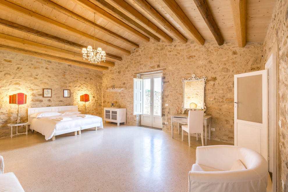 Design ideas for an expansive rural master bedroom in Catania-Palermo with beige walls.