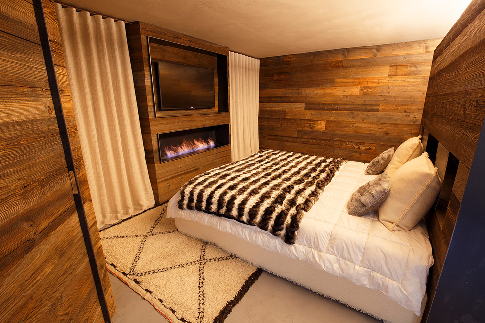 This is an example of a rustic bedroom in Milan.