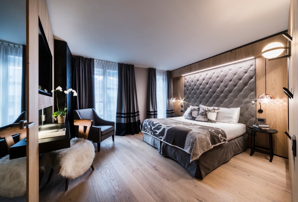 Bedroom - rustic bedroom idea in Milan
