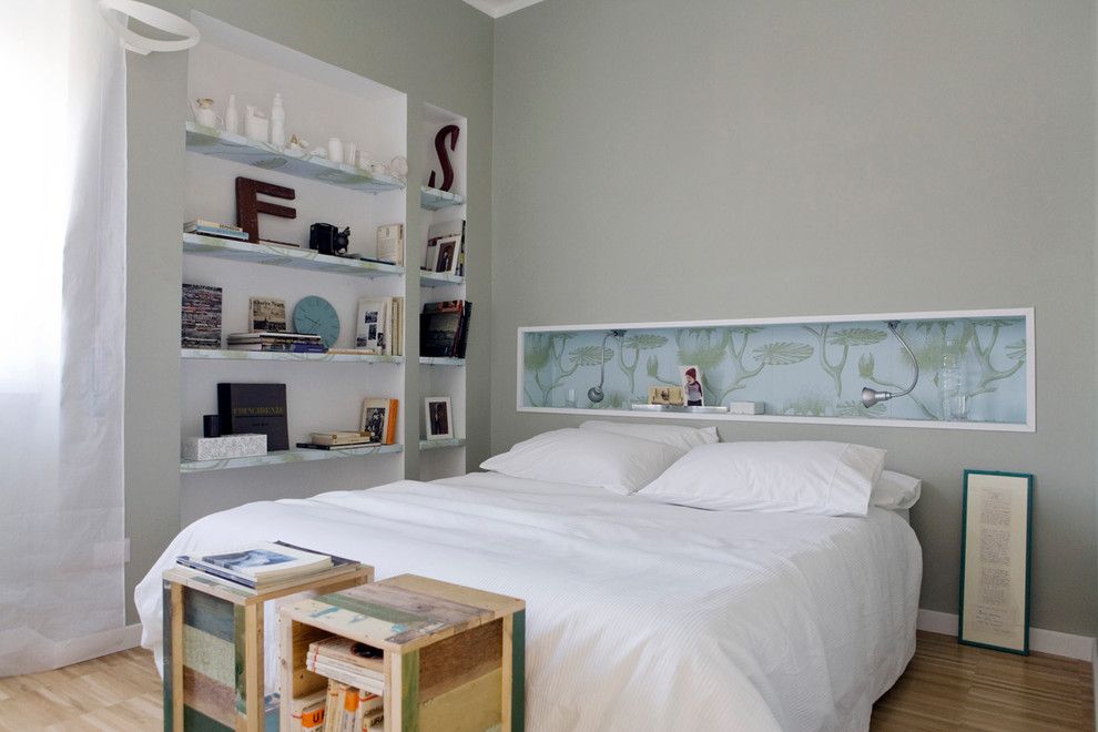 Scandi bedroom in Rome with yellow walls.