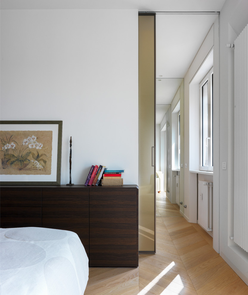 Inspiration for a modern bedroom remodel in Milan