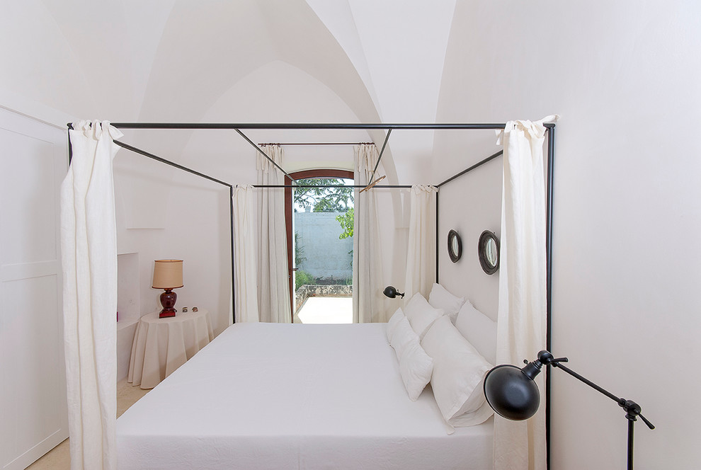 Источник вдохновения для домашнего уюта: спальня в средиземноморском стиле