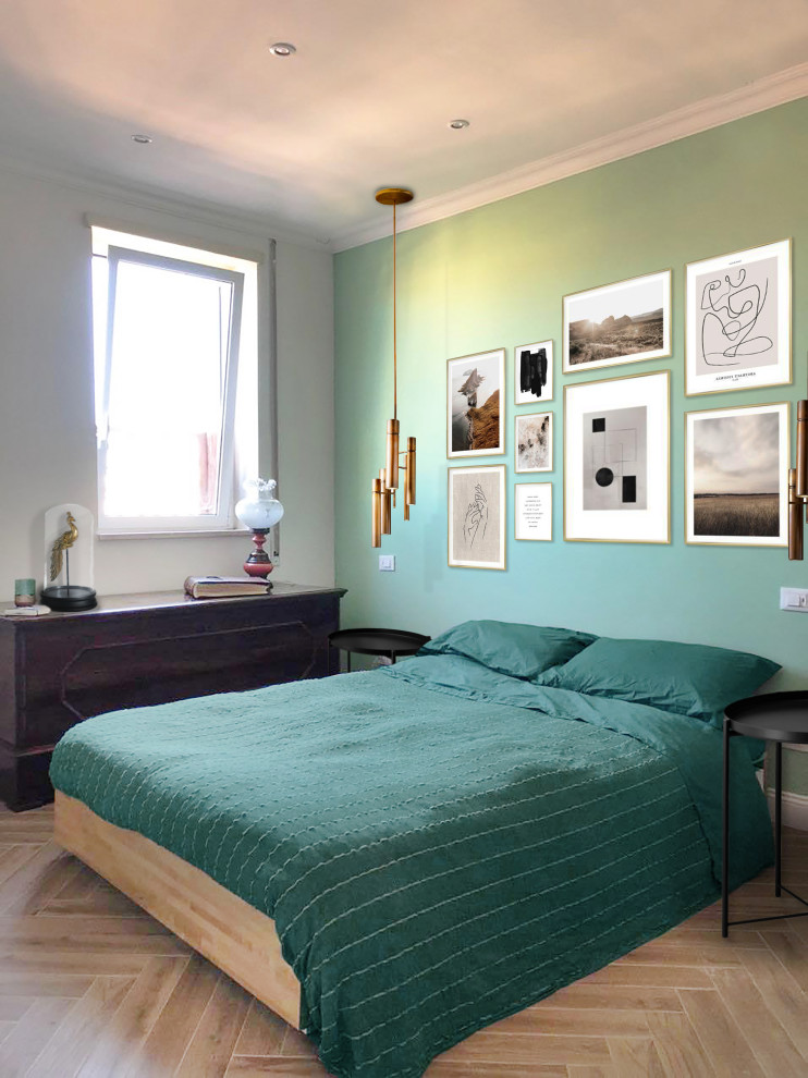 Imagen de dormitorio contemporáneo de tamaño medio con paredes verdes, suelo de baldosas de porcelana y suelo beige