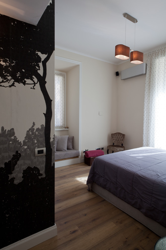 Inspiration for a contemporary bedroom in Rome.