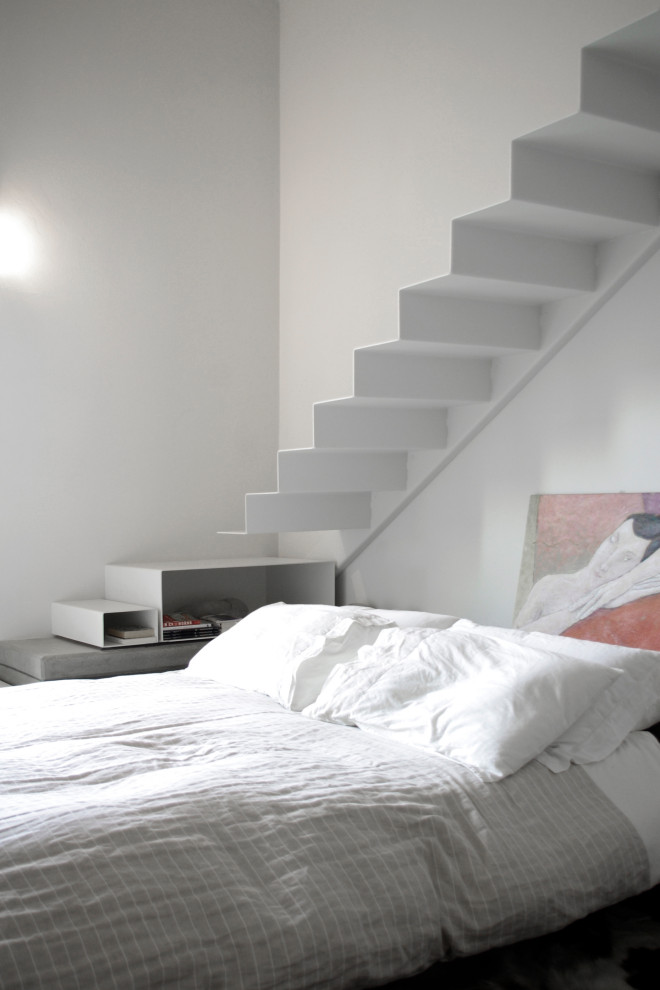 Idee per una camera da letto stile loft minimal di medie dimensioni con pareti bianche, pavimento in cemento e pavimento grigio