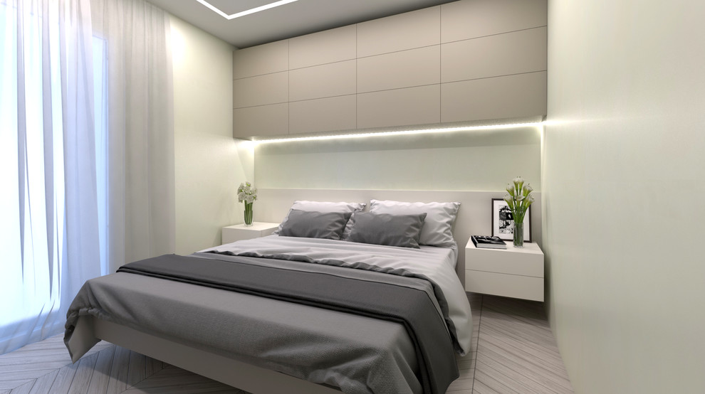 Imagen de dormitorio principal contemporáneo de tamaño medio con suelo de madera clara y paredes blancas
