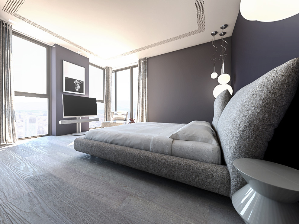 Idee per una camera matrimoniale contemporanea di medie dimensioni con pareti viola, parquet chiaro e pavimento beige