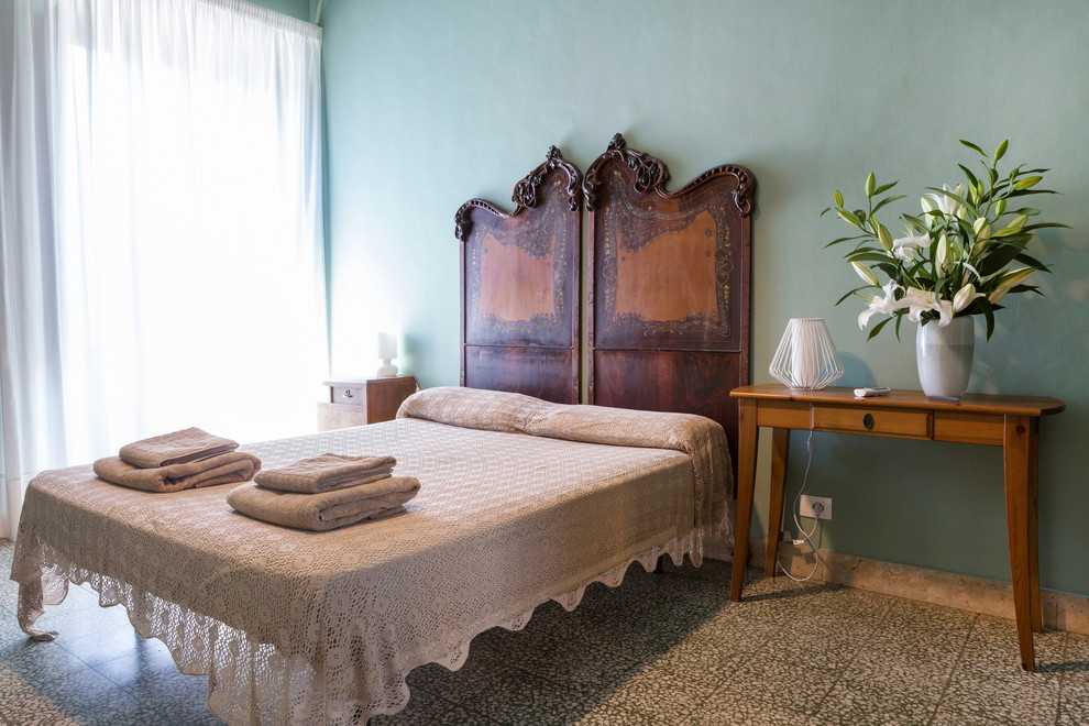 This is an example of a retro bedroom in Catania-Palermo.