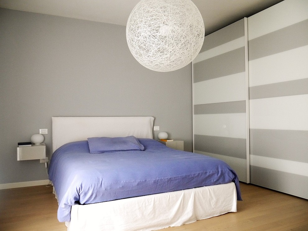 Photo of a contemporary master bedroom in Venice with grey walls.