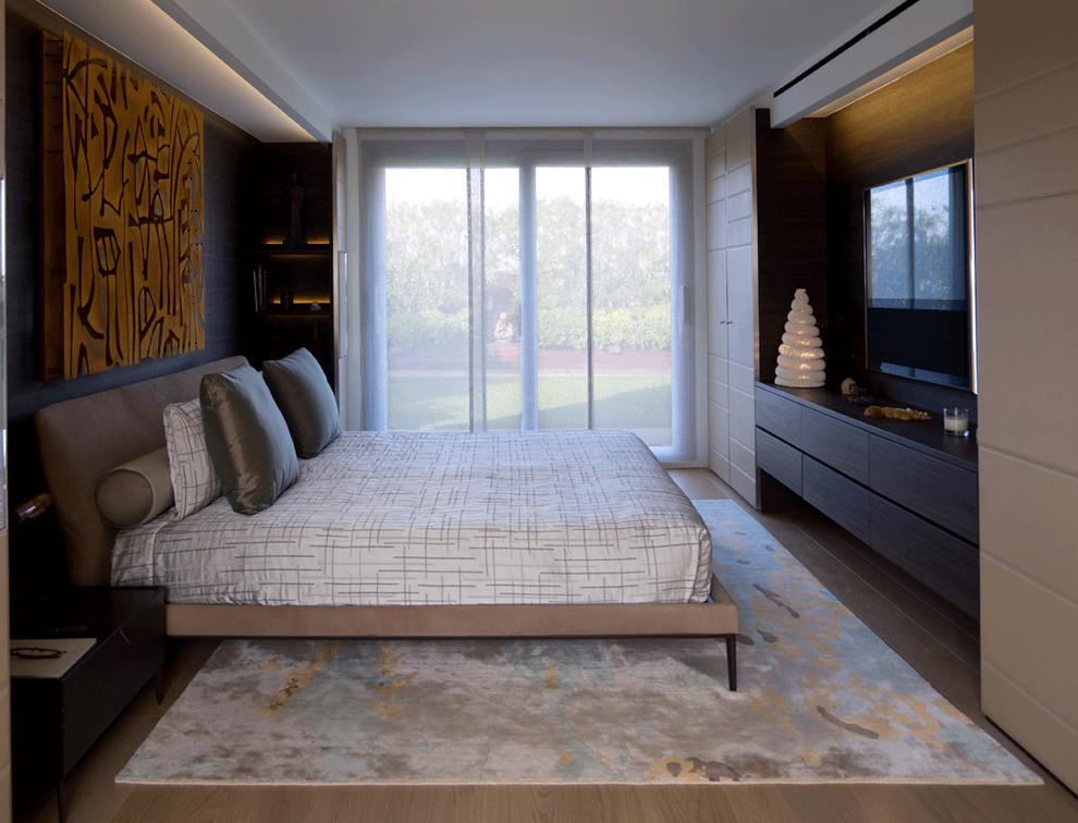 Photo of a contemporary bedroom in Milan.