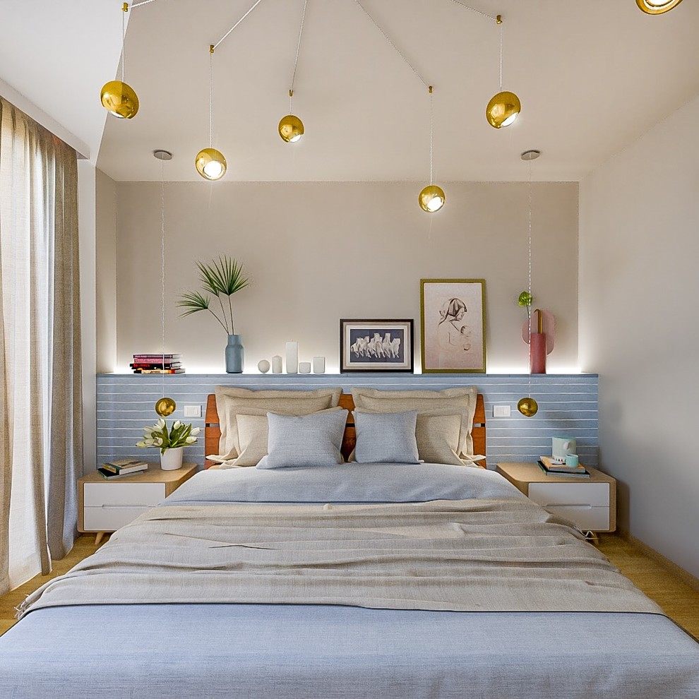 Immagine di una camera matrimoniale contemporanea di medie dimensioni con pareti beige e parquet chiaro