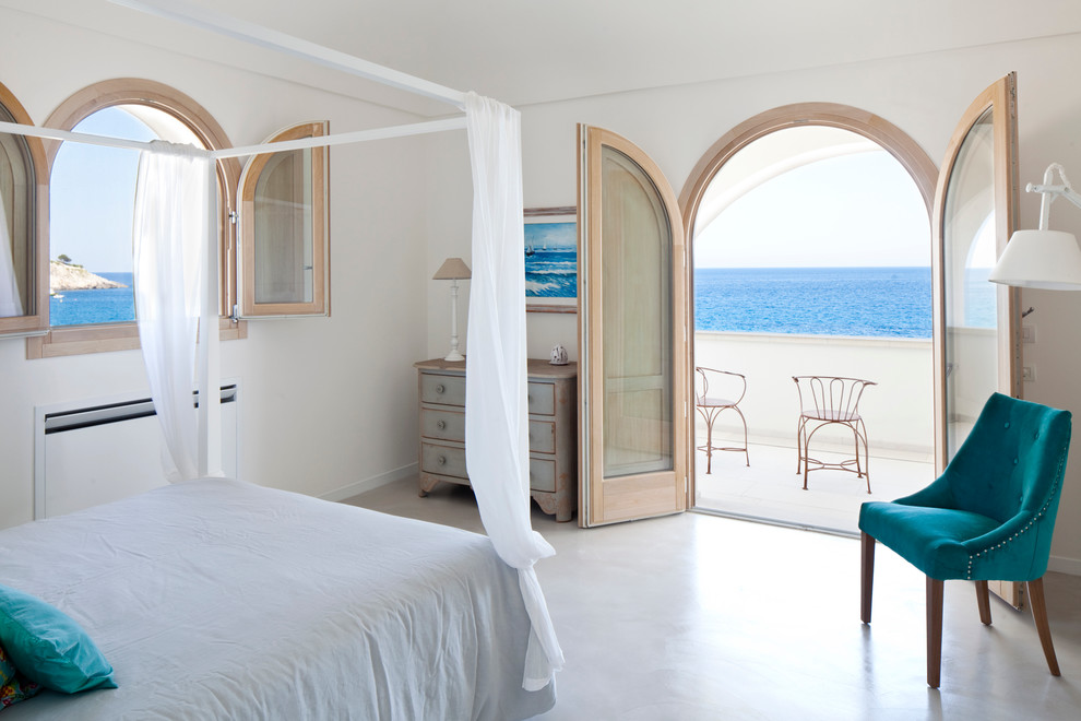 バーリにある地中海スタイルのおしゃれな寝室のインテリア