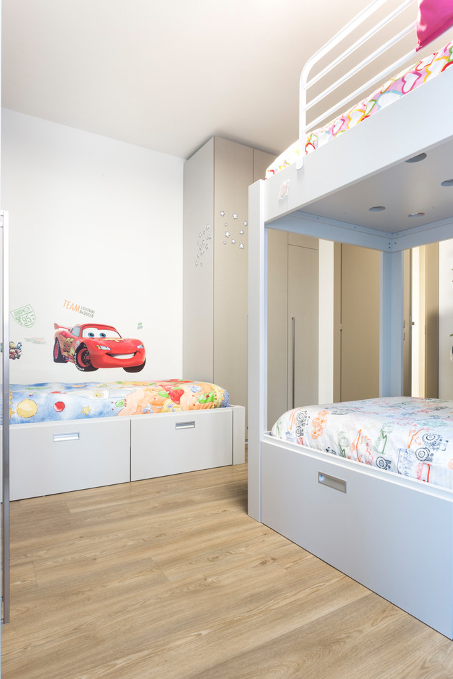 Kleines Modernes Kinderzimmer mit Schlafplatz in Mailand