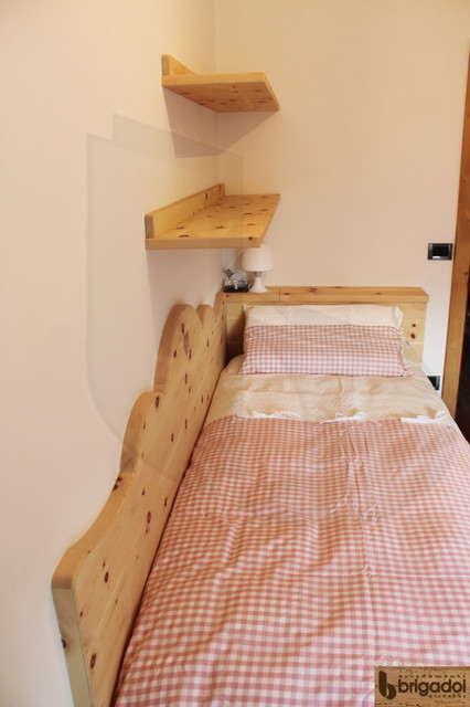 Camera da letto in legno di Cirmolo - Rustico - Cameretta per Bambini -  Altro - di Arredamenti Brigadoi | Houzz