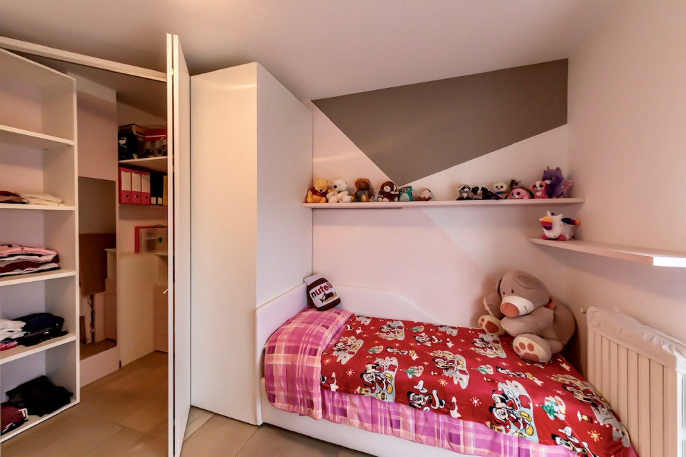 Modern kids' bedroom in Milan.