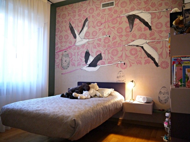 Foto på ett mellanstort funkis flickrum kombinerat med sovrum och för 4-10-åringar