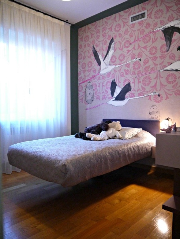Design ideas for a medium sized contemporary children’s room for girls in Venice.