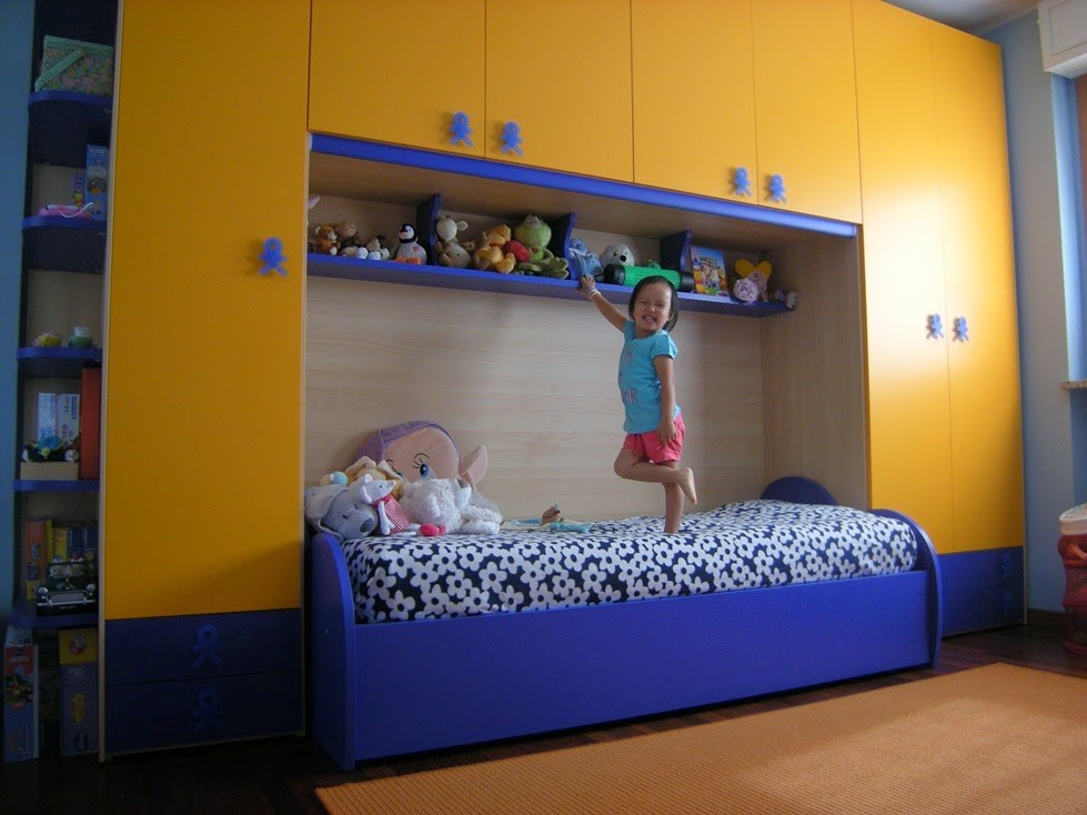 Immagine di una cameretta per bambini contemporanea