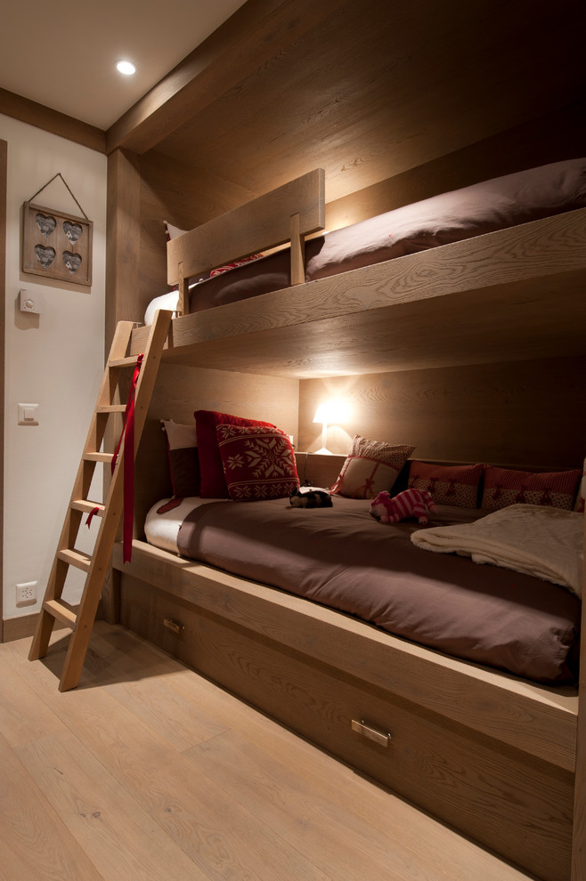 Inspiration for a modern kids' bedroom in Milan.