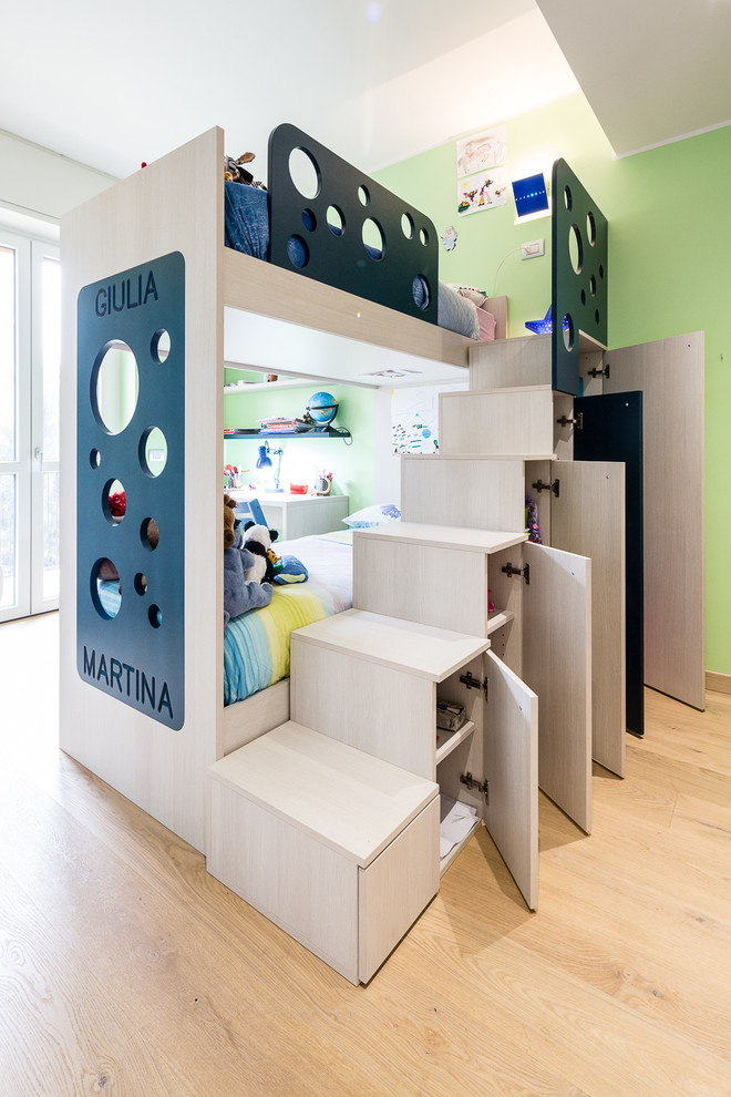 Inspiration for a contemporary kids' room remodel in Milan