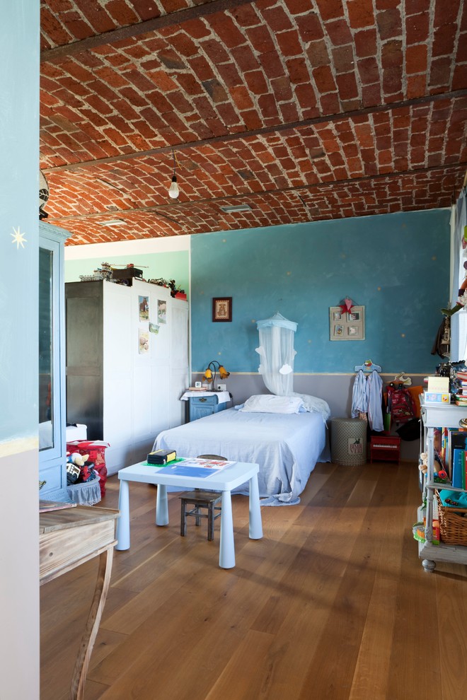 Inspiration for a rural kids' bedroom in Turin.