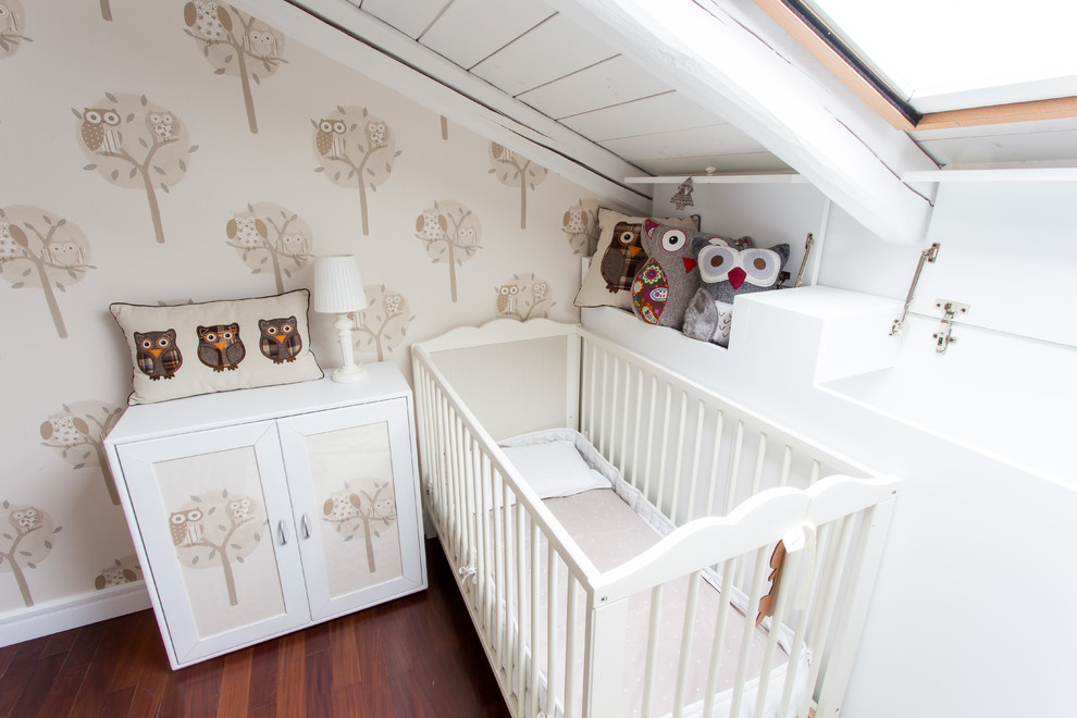 Свежая идея для дизайна: комната для малыша в стиле шебби-шик - отличное фото интерьера