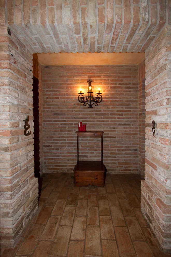 Example of a country wine cellar design in Bologna