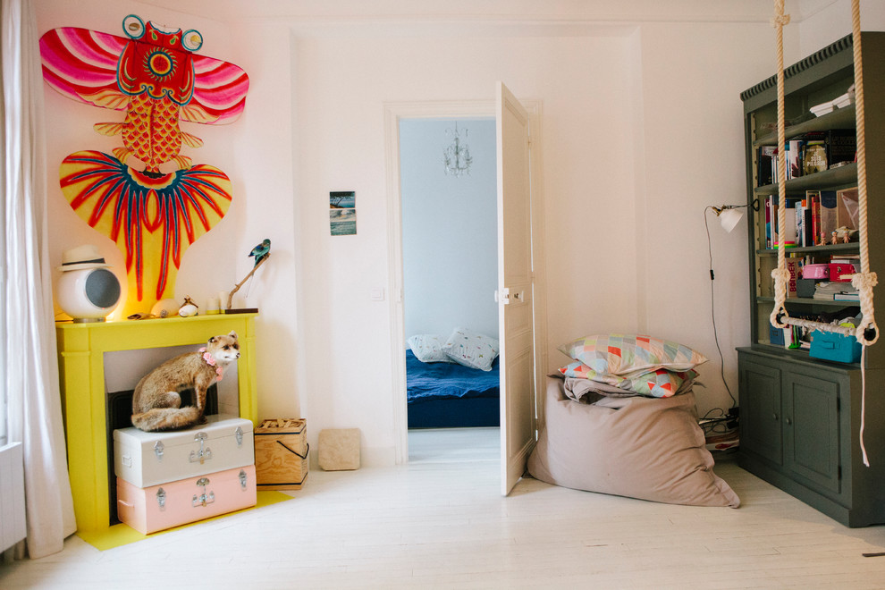 Photo of a bohemian kids' bedroom in Paris.