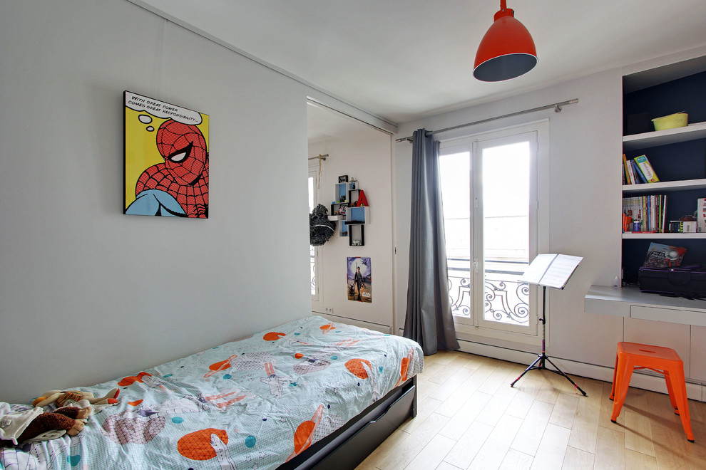 Kids' room - modern kids' room idea in Paris