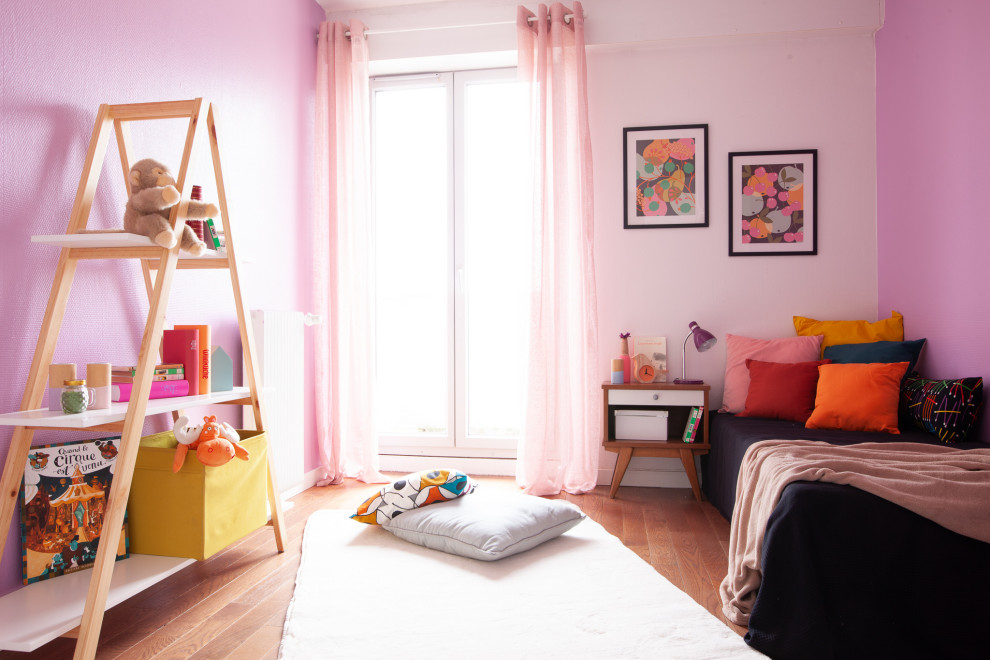 Photo of a modern kids' bedroom in Lyon.