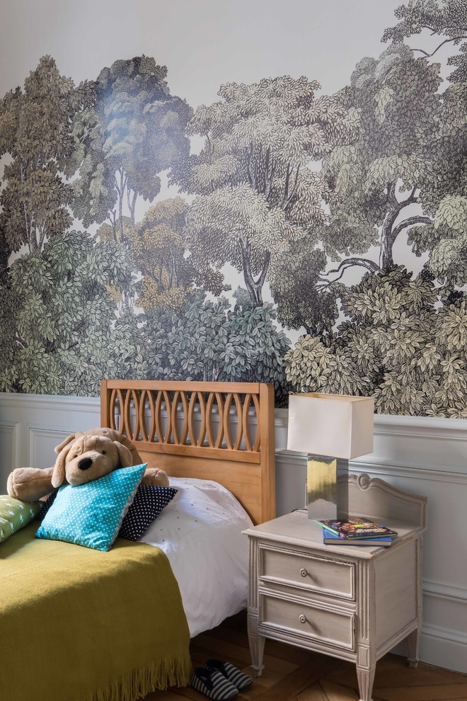 Photo of a classic kids' bedroom in Paris.