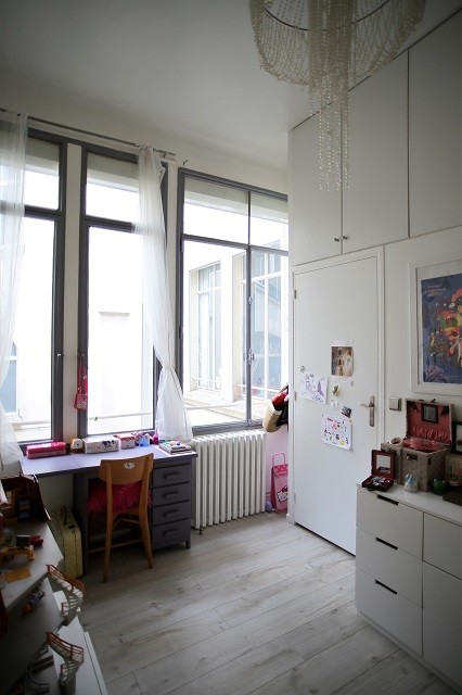 パリにあるコンテンポラリースタイルのおしゃれな子供部屋の写真
