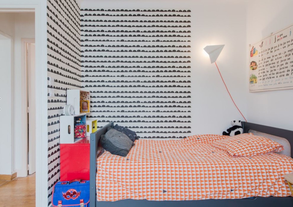 Example of a mid-sized trendy boy kids' room design in Nantes