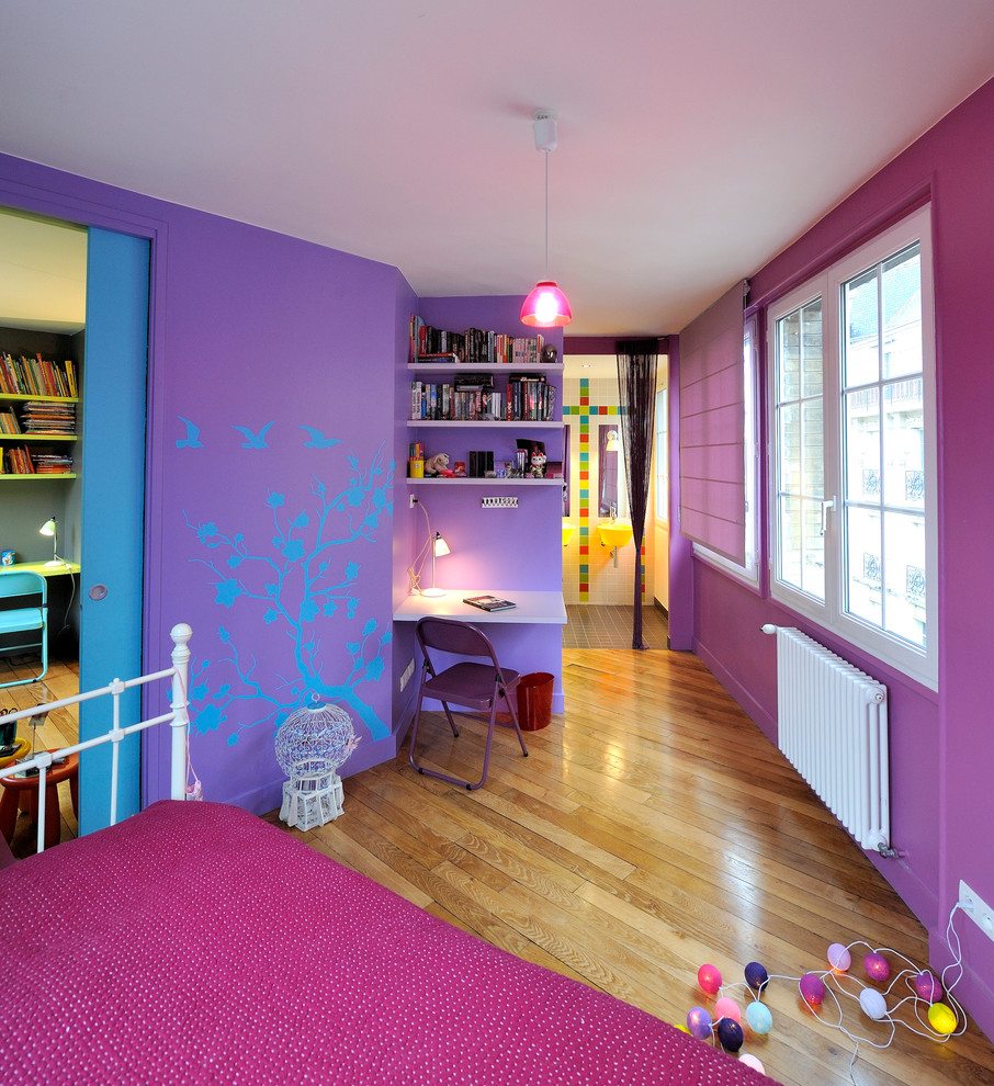 Exemple d'une chambre d'enfant tendance.