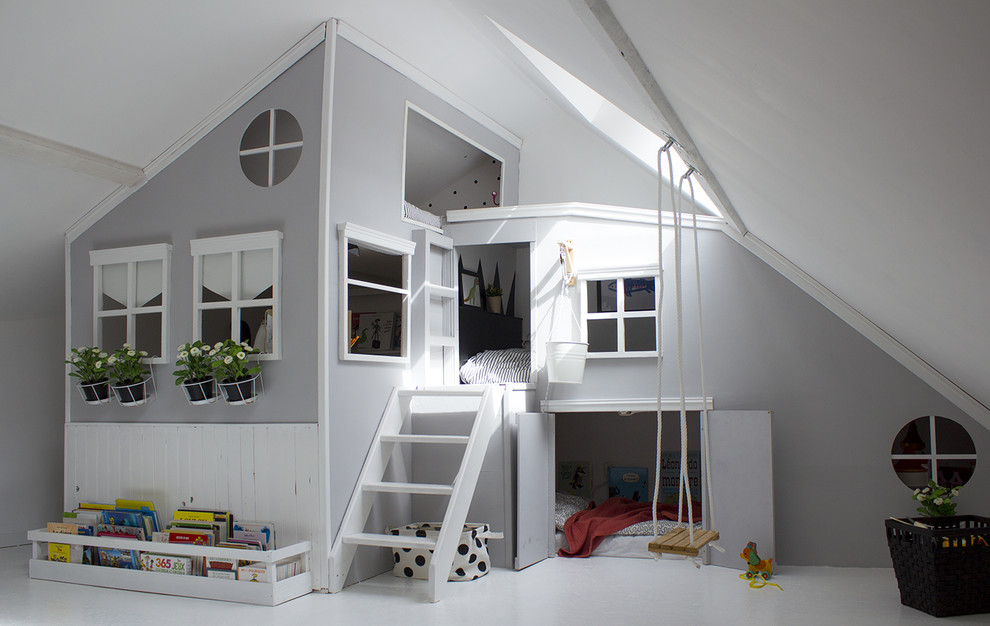 Foto de dormitorio infantil de 4 a 10 años contemporáneo de tamaño medio con paredes grises, suelo blanco y suelo de madera pintada