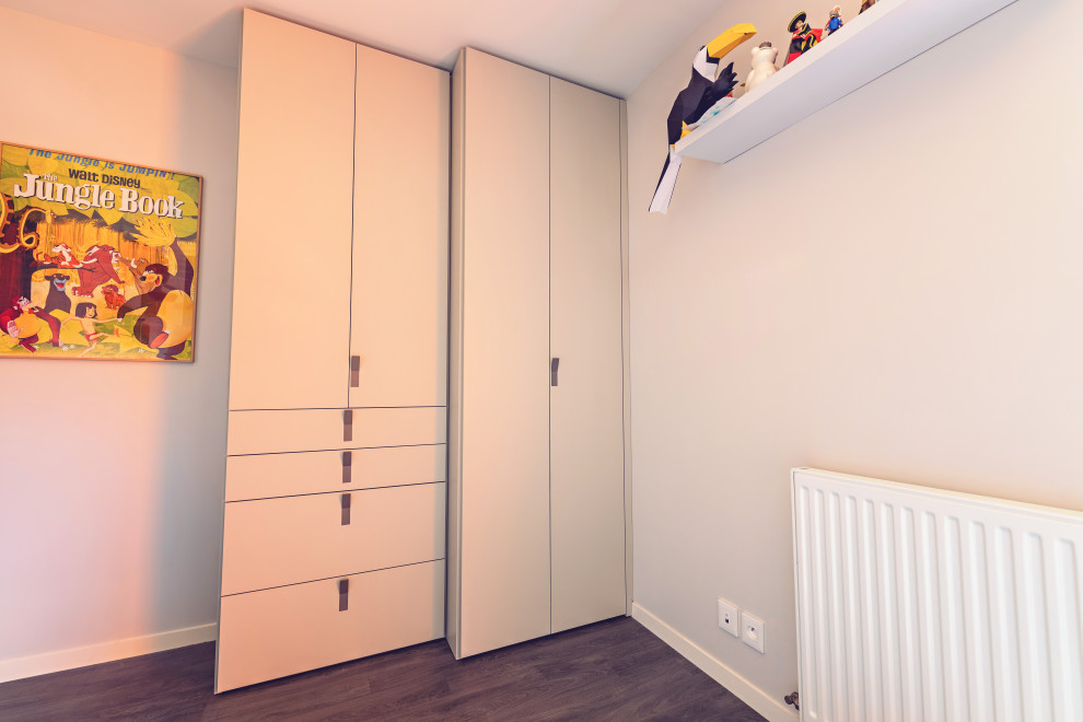 Kids' bedroom - mid-sized contemporary gender-neutral kids' bedroom idea in Rennes