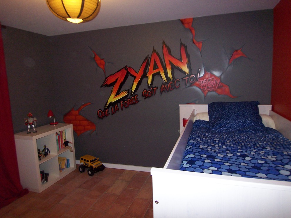 Idéer för att renovera ett pojkrum kombinerat med sovrum och för 4-10-åringar, med grå väggar, klinkergolv i terrakotta och rött golv