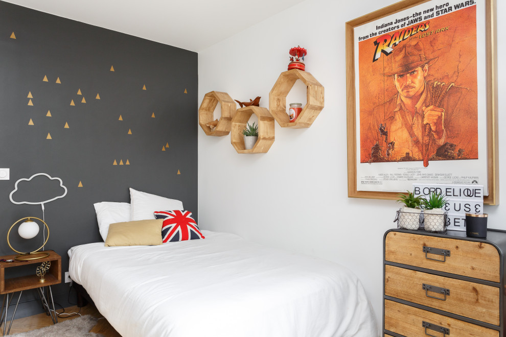 Inspiration for a contemporary kids' bedroom for boys in Paris with grey walls, medium hardwood flooring, brown floors and a feature wall.