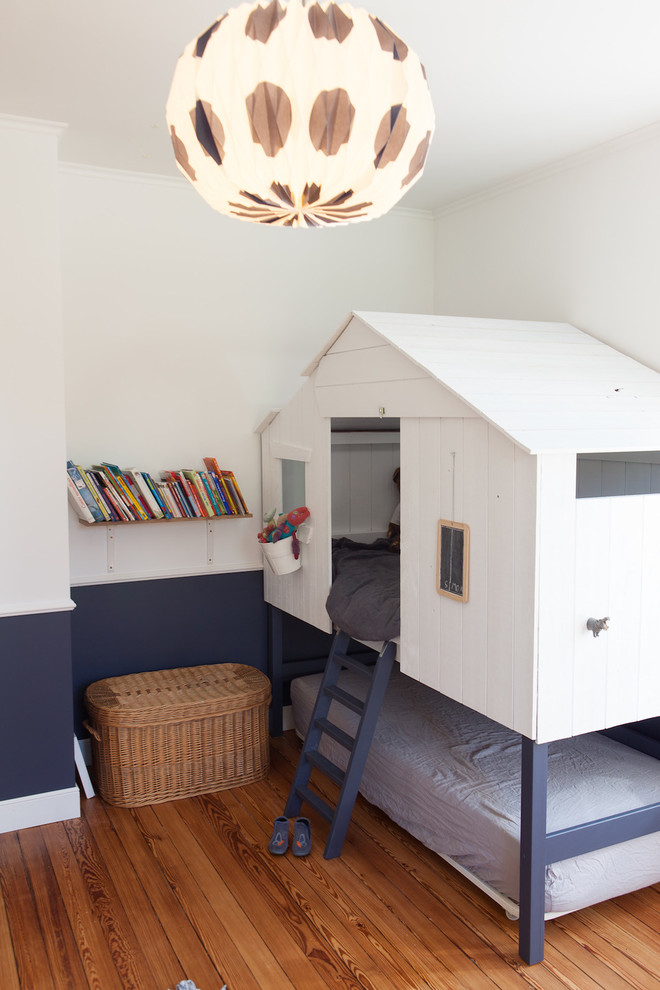 Inspiration pour une petite chambre d'enfant de 1 à 3 ans nordique avec un lit superposé.