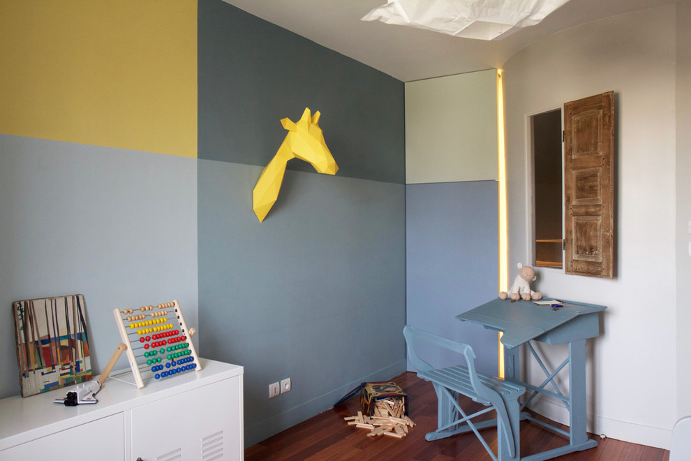 Photo of a contemporary kids' bedroom in Paris.