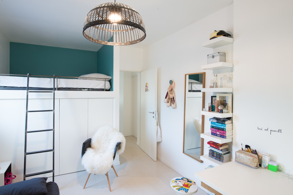 Contemporary kids' bedroom for girls in Montpellier with multi-coloured walls.