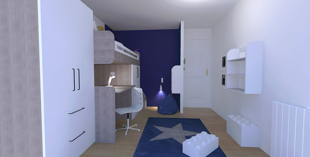 Aménagement d'une petite chambre de garçon de 4 à 10 ans contemporaine avec un mur beige, parquet clair et un sol beige.