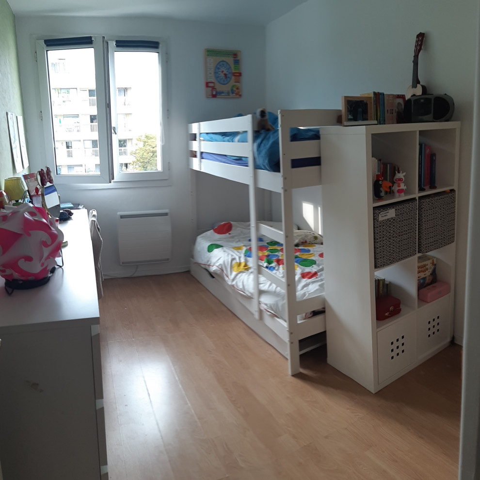 Aménagement d'une petite chambre d'enfant de 4 à 10 ans classique.