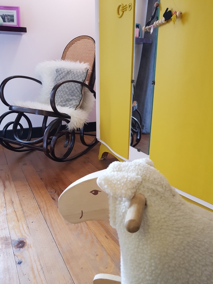 Zoom Sur Le Fauteuil A Bascule Eclectic Nursery Dijon By Home Houzz