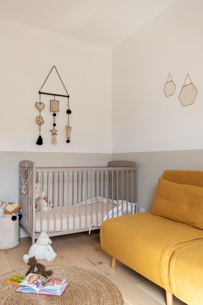 This is an example of a contemporary nursery in Lyon.