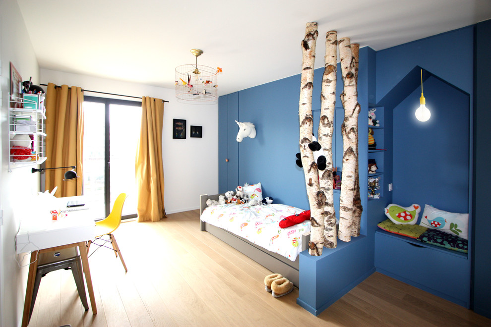 Свежая идея для дизайна: большая комната для малыша в современном стиле - отличное фото интерьера