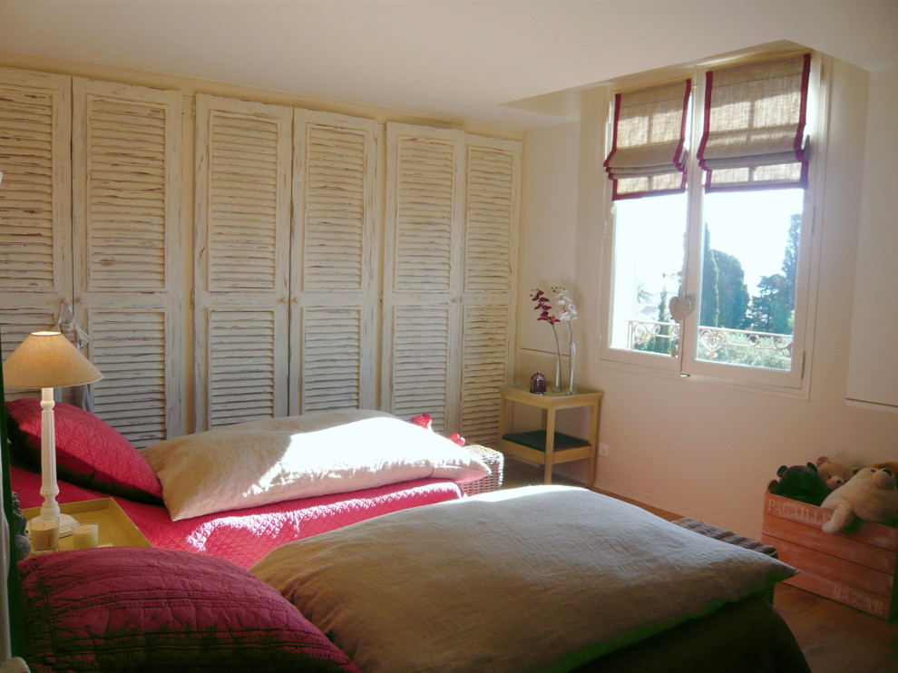 マルセイユにあるトラディショナルスタイルのおしゃれな赤ちゃん部屋の写真